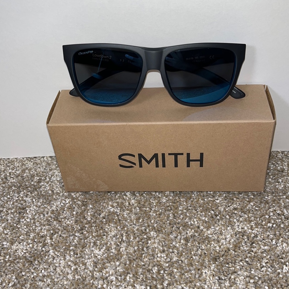 Brand new lowdown 2 smith sunglasses,chrome pop polarization,100% UV protection.